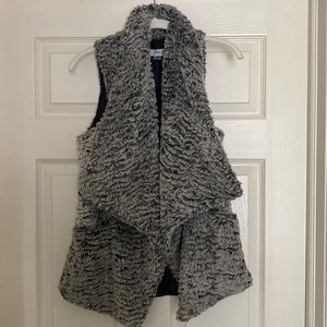 Faux fur vest w/pockets